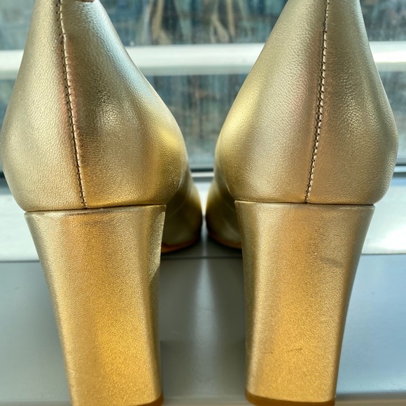 MARC FISHER POINTED GOLD METALLIC HIGH HEELS - Picture 4 of 10